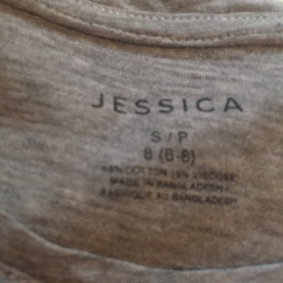 Light weight Gray leopard print t-shirt - Picture 2 of 2